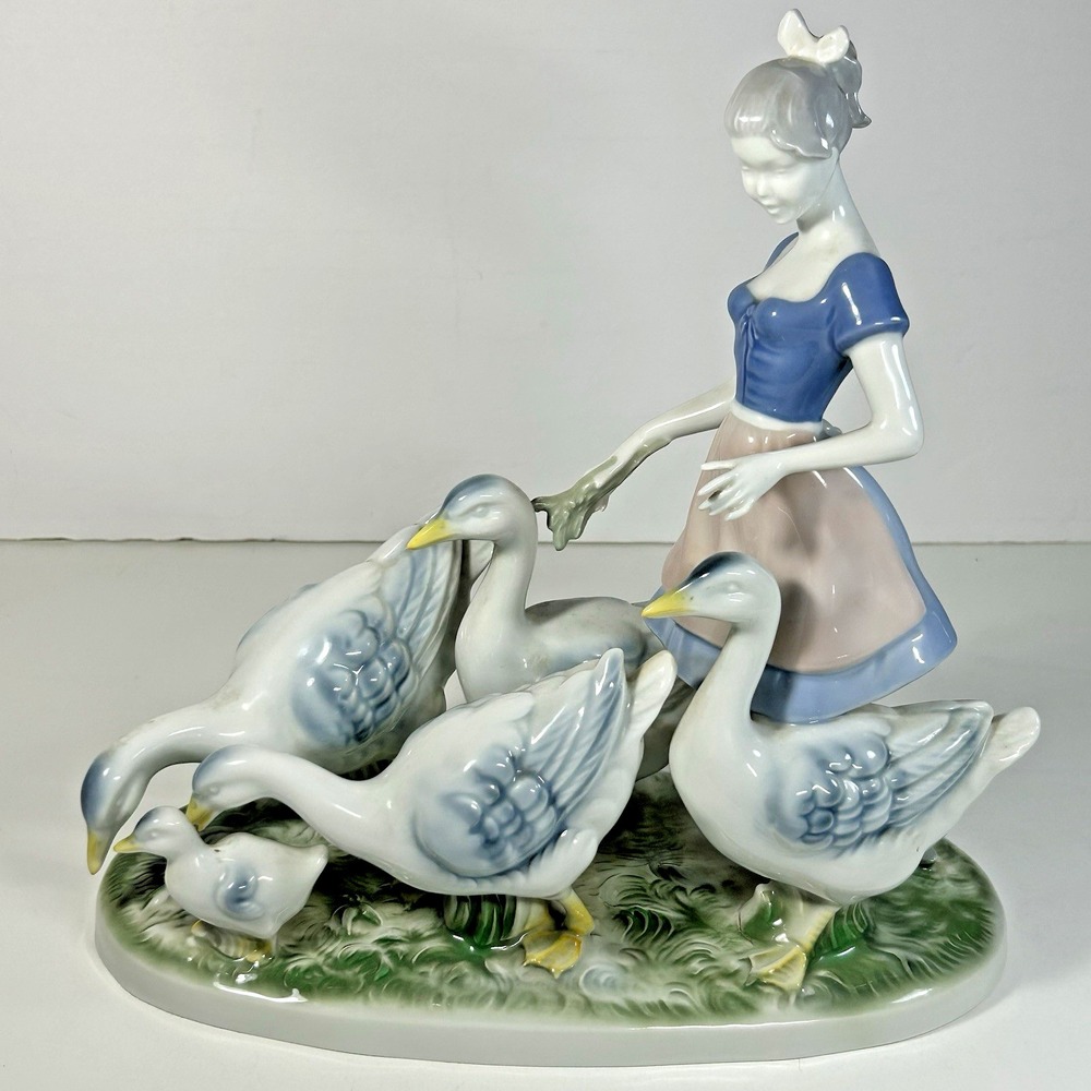 Gerold Porzellan "GIRL w/GEESE"  Bavaria W Germany ~‎ #7048 READ